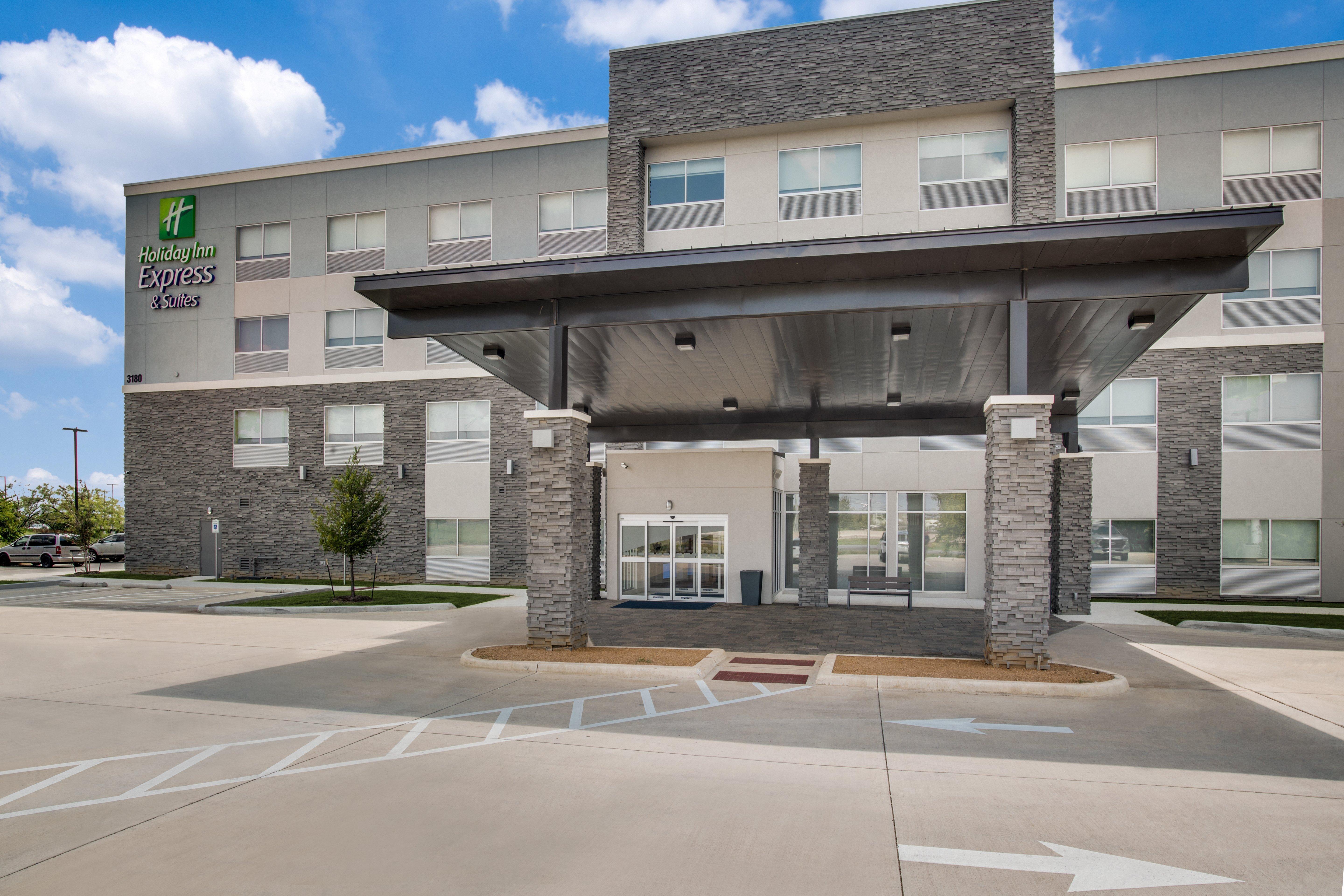 Holiday Inn Express & Suites - Denton South By Ihg Exterior photo
