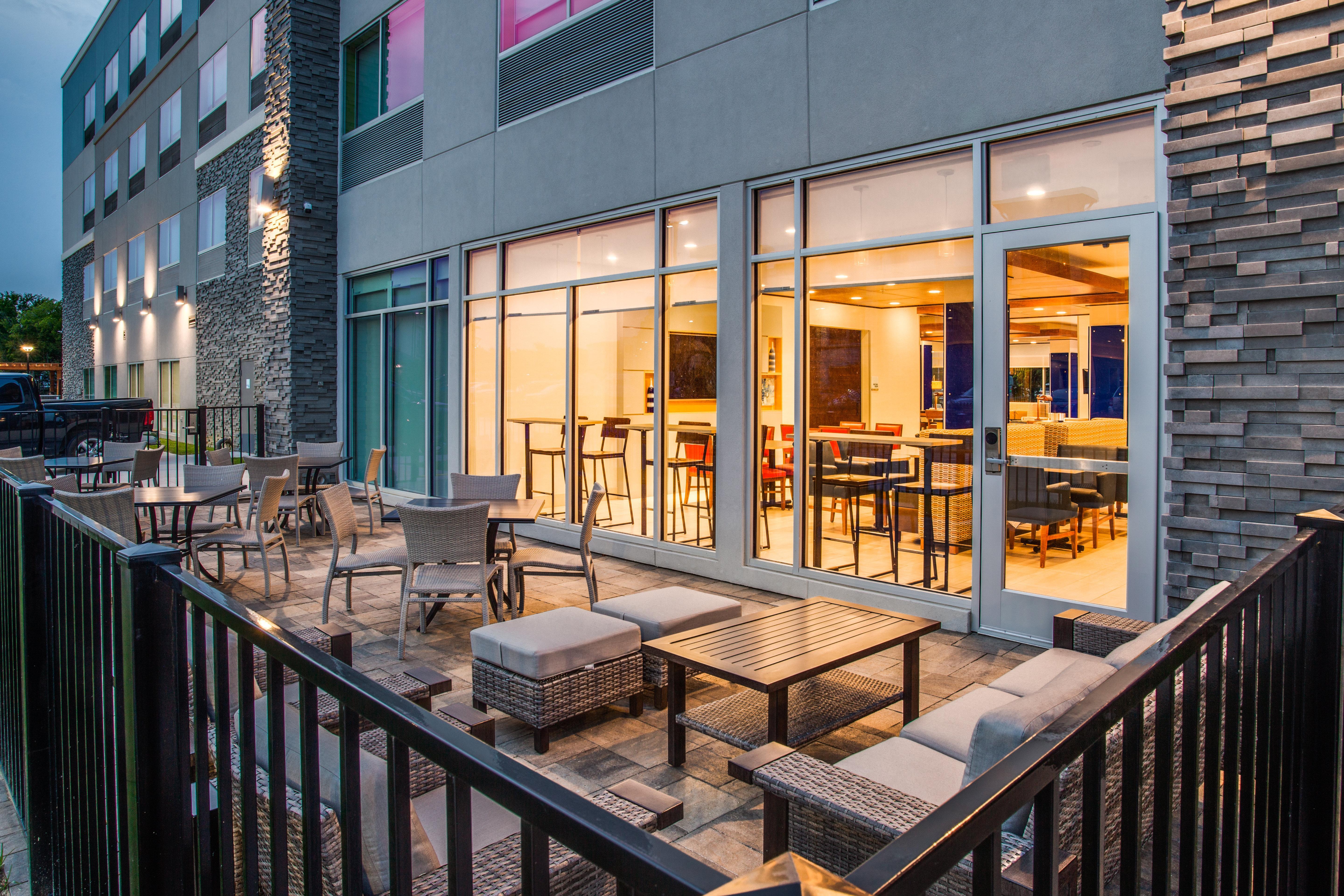 Holiday Inn Express & Suites - Denton South By Ihg Exterior photo