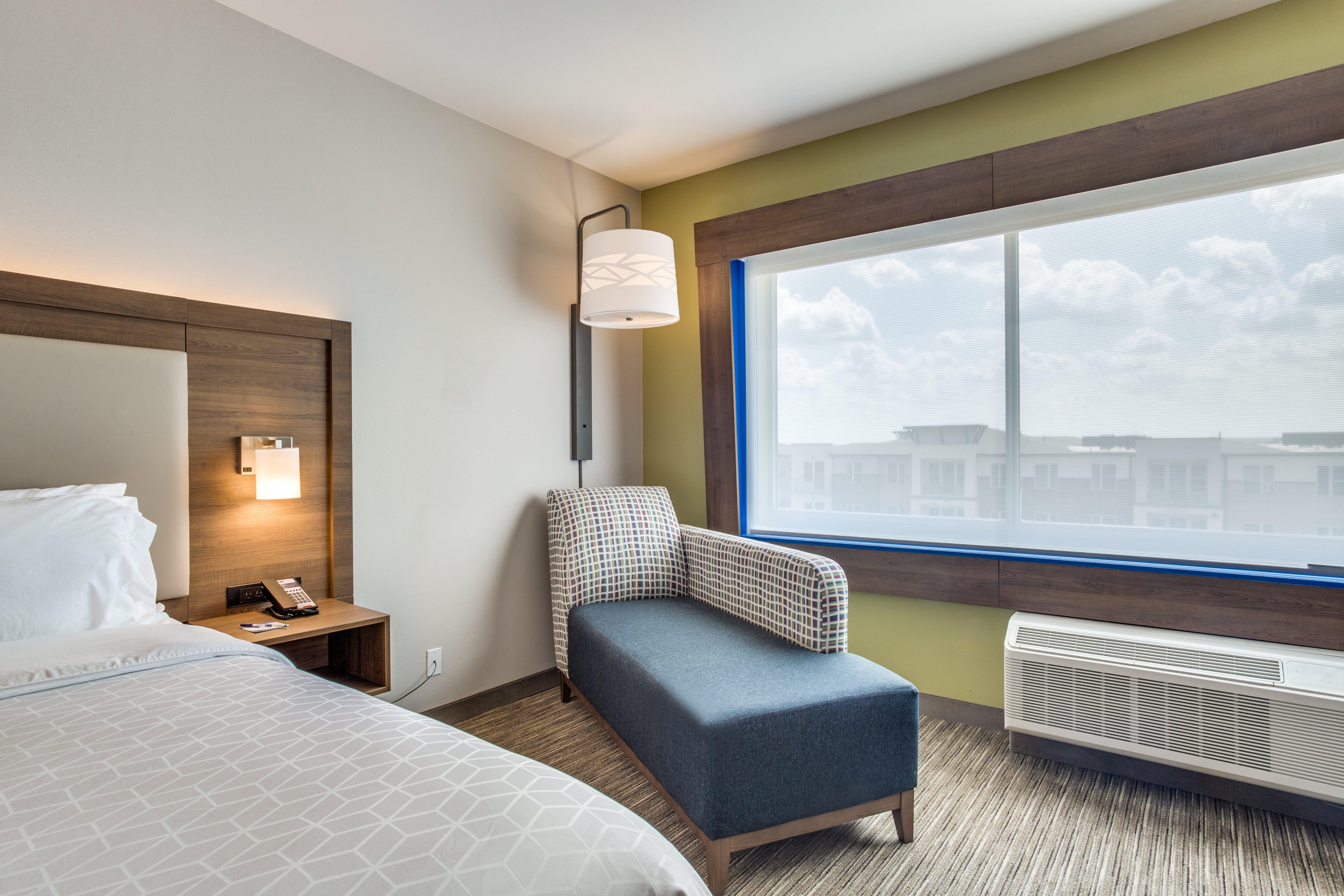 Holiday Inn Express & Suites - Denton South By Ihg Exterior photo