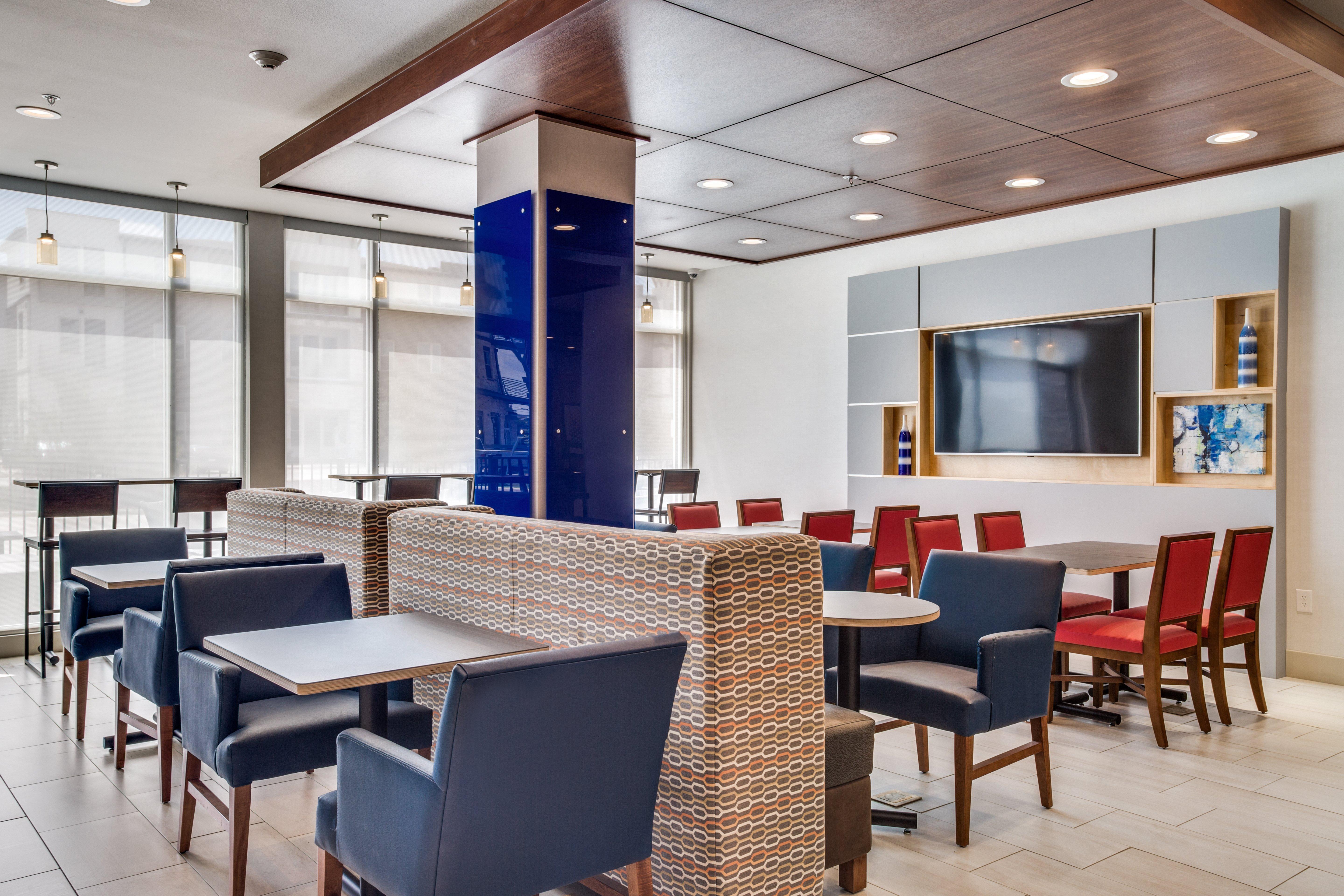 Holiday Inn Express & Suites - Denton South By Ihg Exterior photo