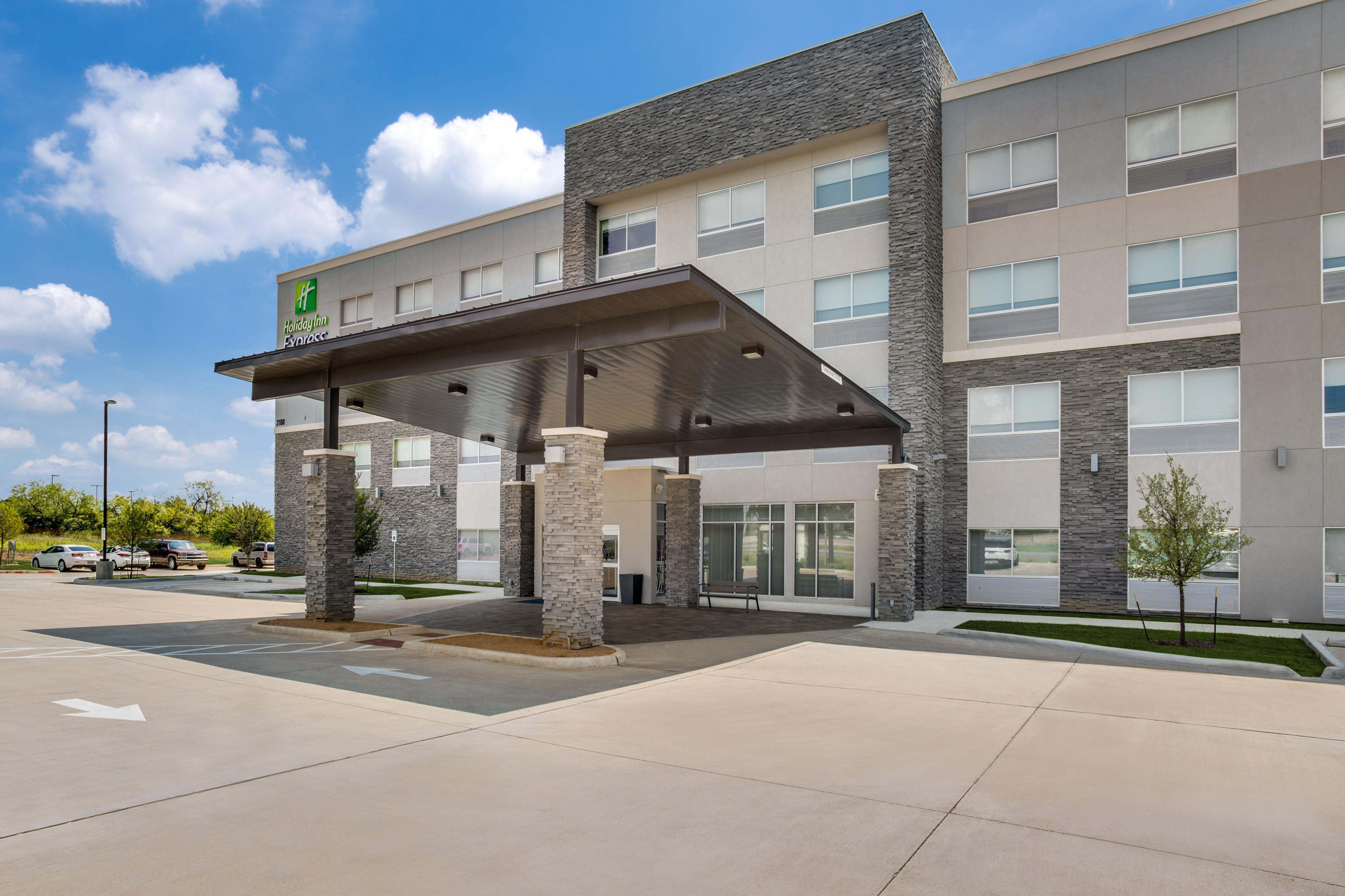 Holiday Inn Express & Suites - Denton South By Ihg Exterior photo