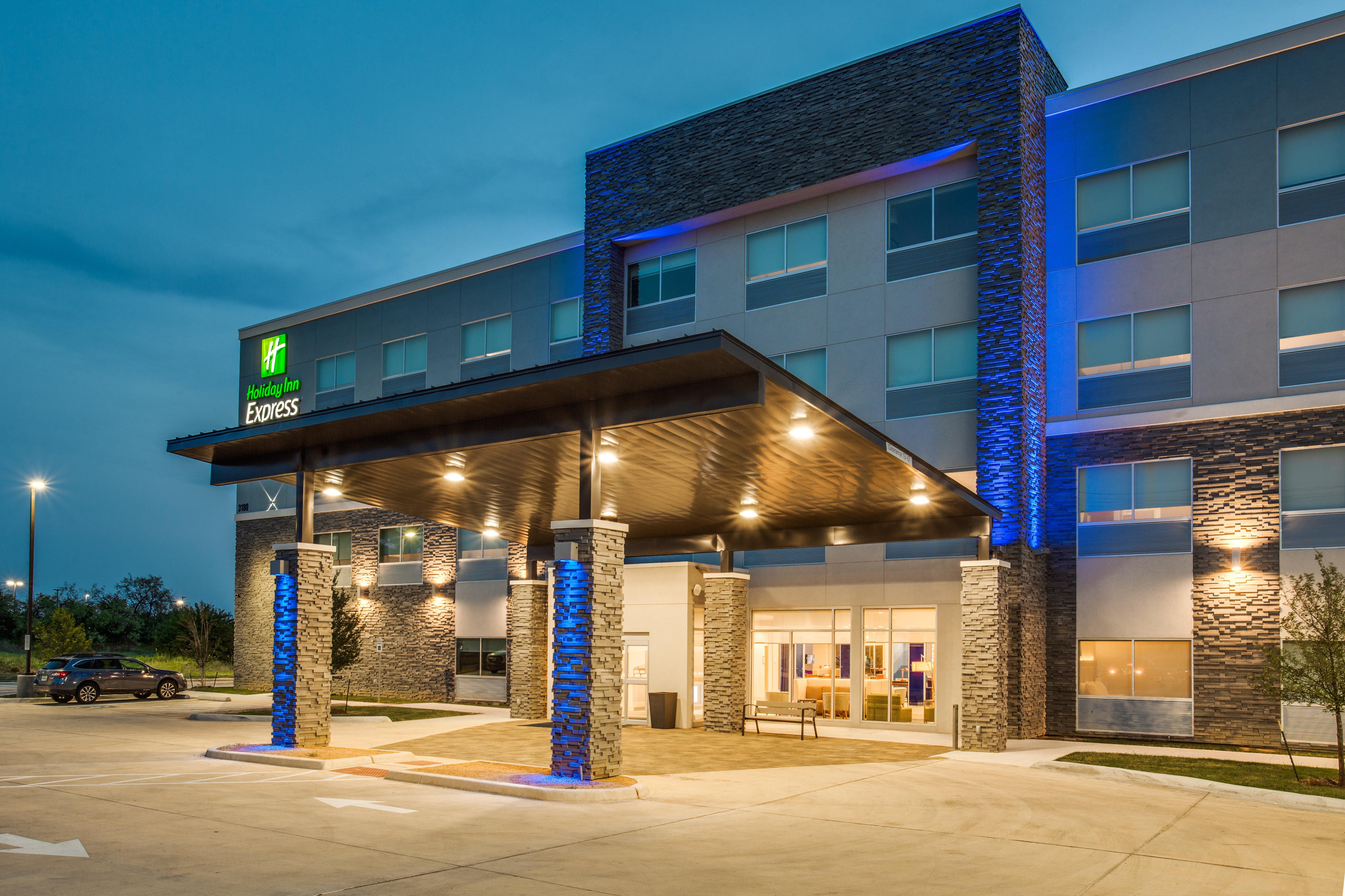 Holiday Inn Express & Suites - Denton South By Ihg Exterior photo