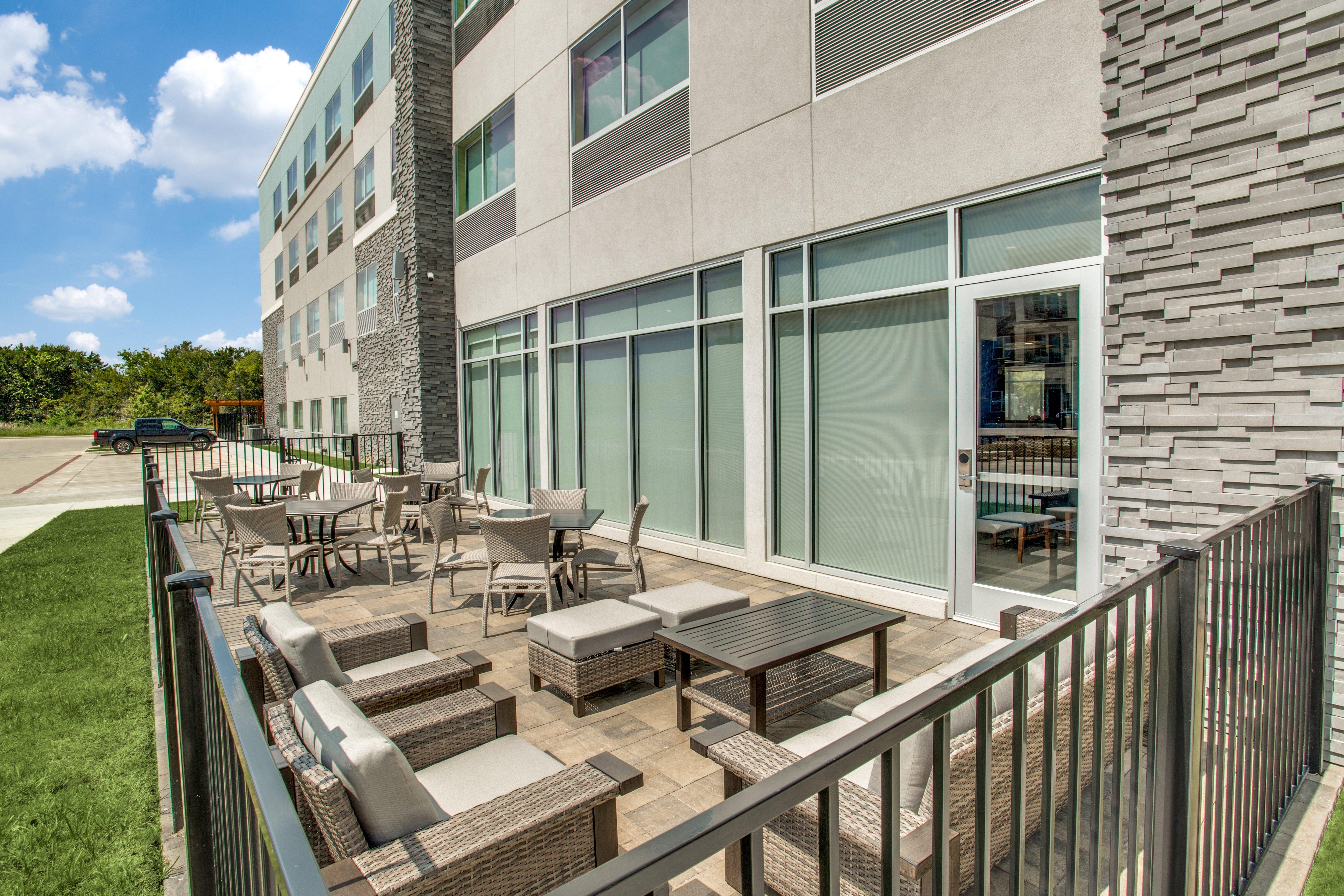 Holiday Inn Express & Suites - Denton South By Ihg Exterior photo
