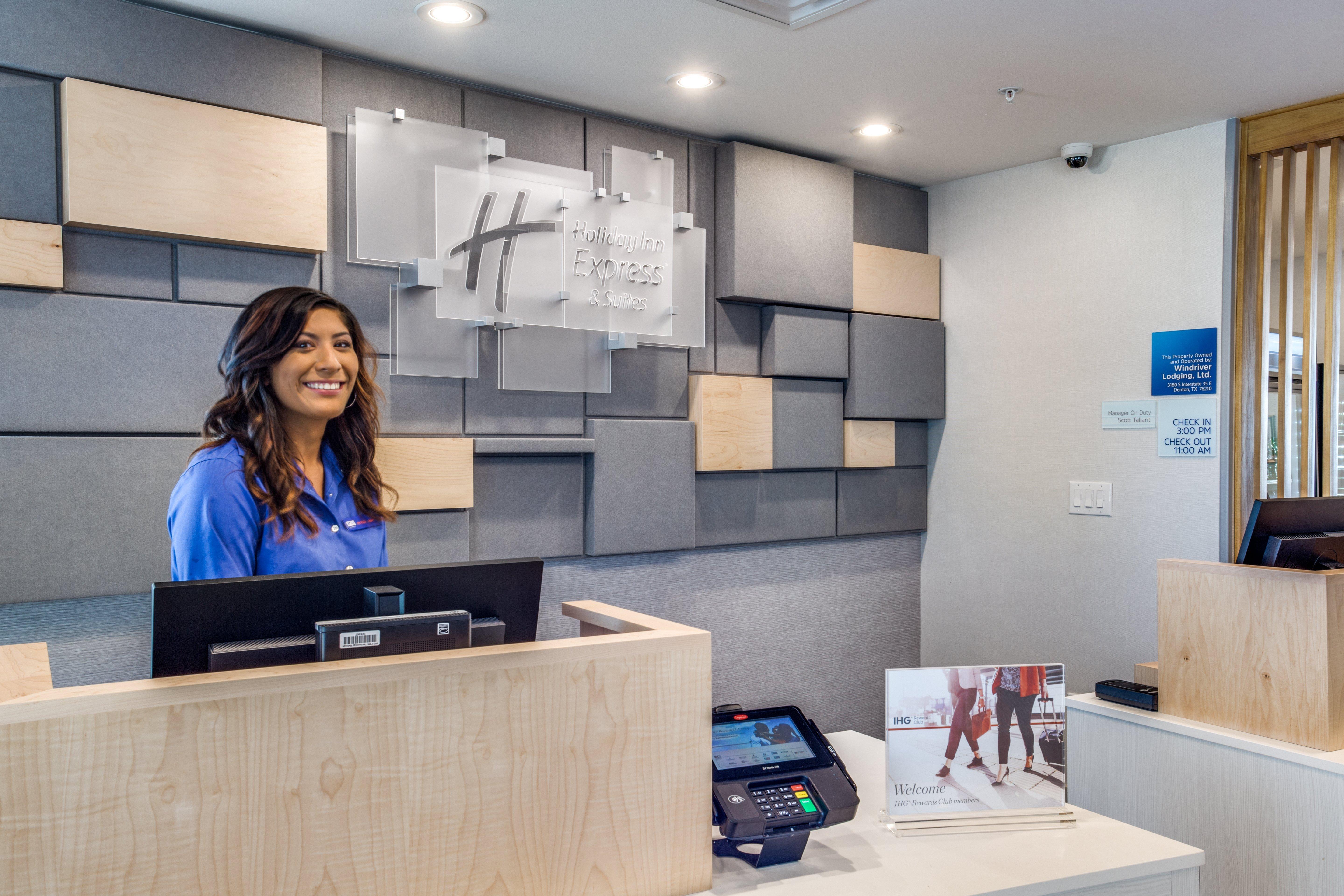 Holiday Inn Express & Suites - Denton South By Ihg Exterior photo